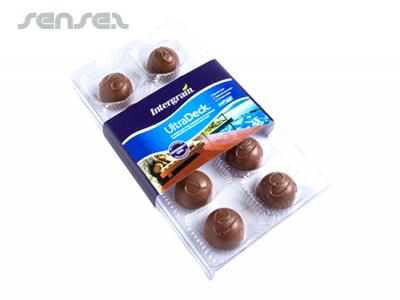 箱の甘いミルクチョコレートボール