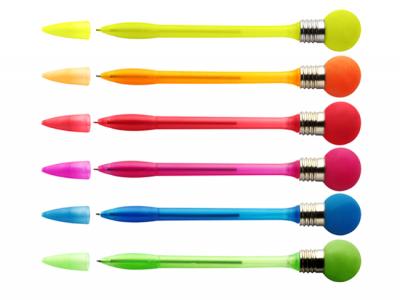 点滅ライト付きのカラフルなプラスチック製ボールペン