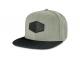 パッチ付きグレーフラットピークキャップ